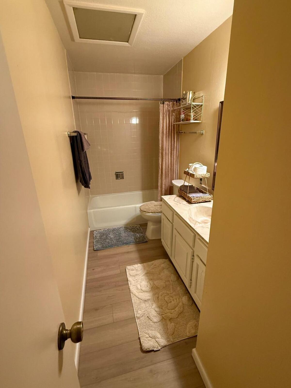 3 Bedroom 2 And A Half Bathroom Townhome * El Paso