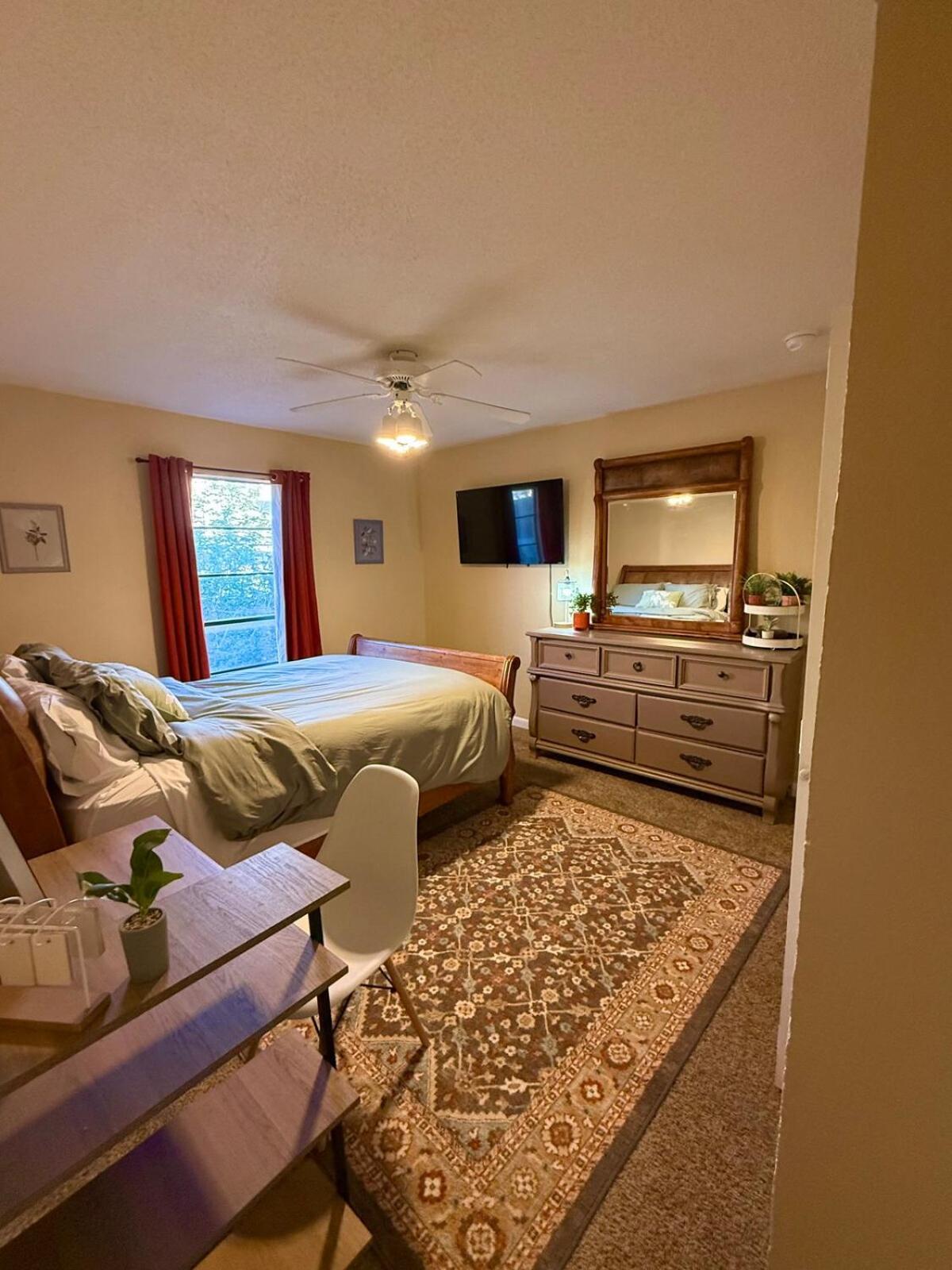 Hébergement de vacances 3 Bedroom 2 And A Half Bathroom Townhome *
