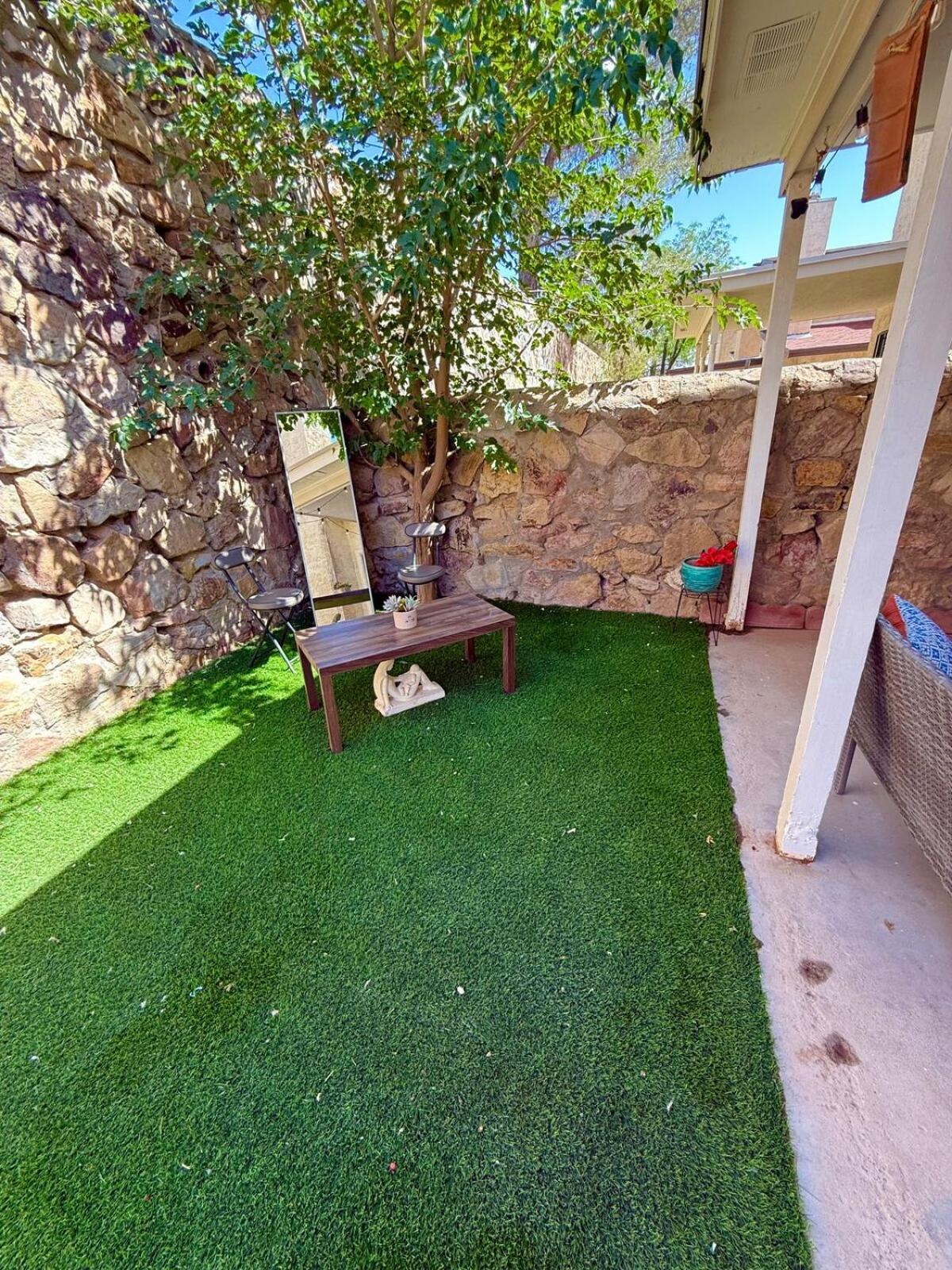 Hébergement de vacances 3 Bedroom 2 And A Half Bathroom Townhome